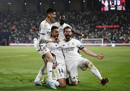 Güler, Joselu y Nacho, con Rüdiger en segundo término, celebran el autogol de Savic.