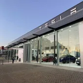 Tesla crece en Valencia pero mantiene en secreto su posible fábrica