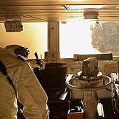 Estados Unidos lidera una misión en el mar Rojo contra los ataques de rebeldes hutíes de Yemen a buques mercantes