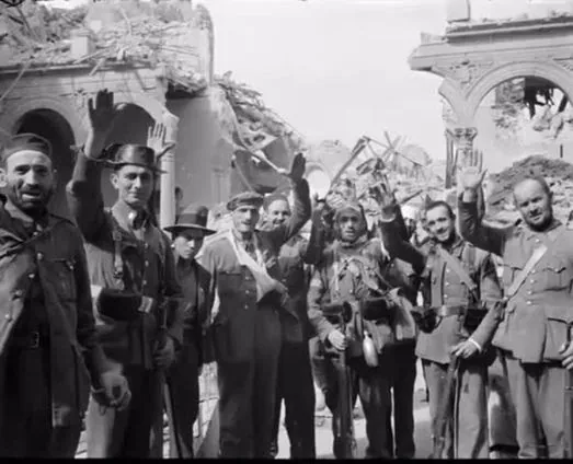 Aparecen imágenes inéditas de Franco visitando el Alcázar de Toledo tras su liberación