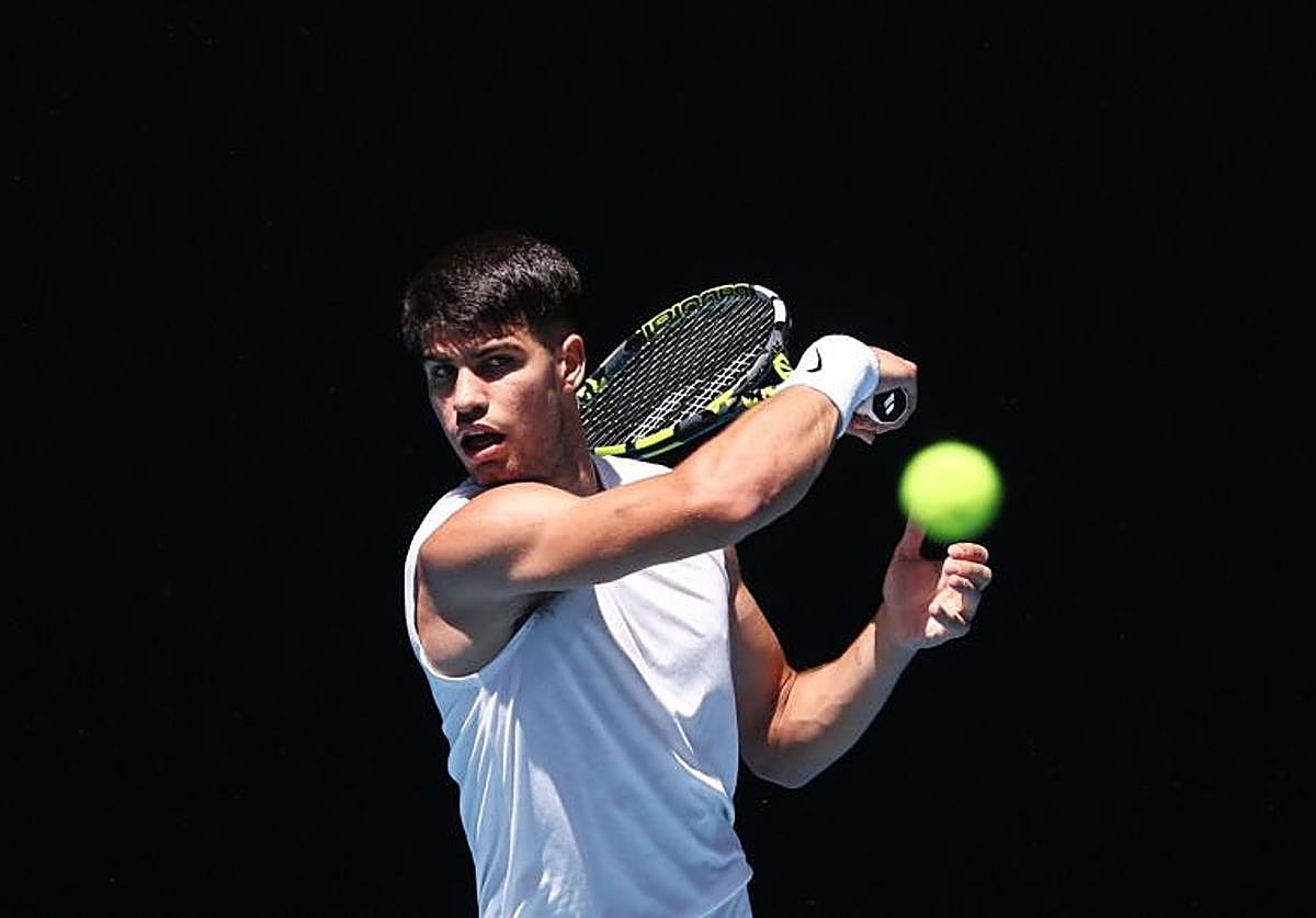 Carlos Alcaraz ultima su puesta a punto para el Abierto de Australia.