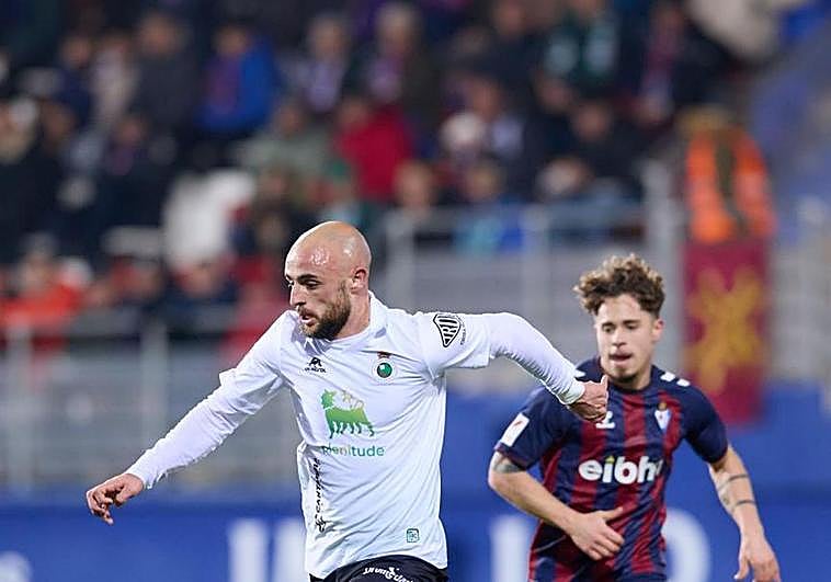El Eibar se impone al Racing de Santander y se mantiene en puestos de playoff