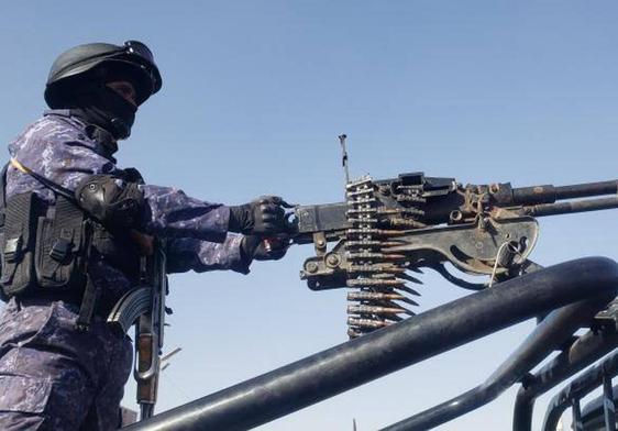 Un soldado hutí preparado para repeler un ataque estadounidense.