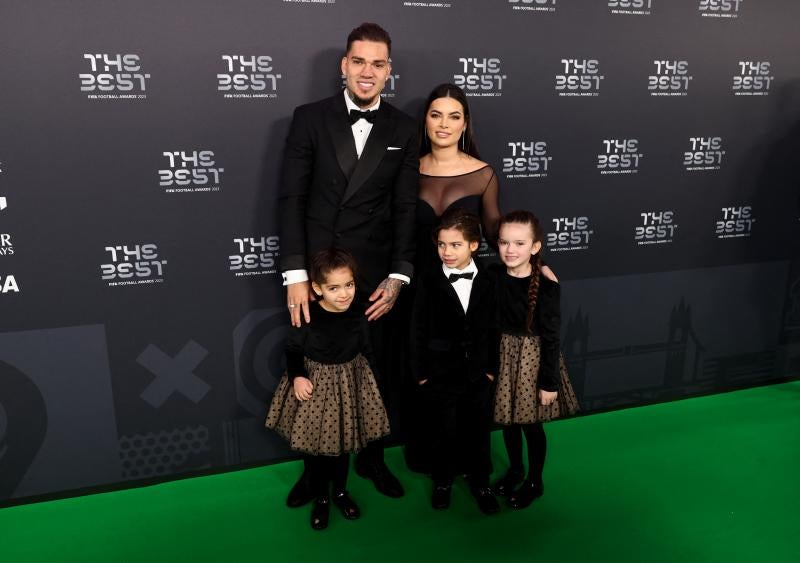 El portero del Manchester City Ederson y su familia.