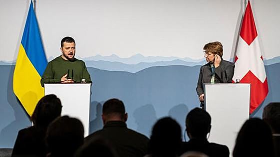 Zelenski y la presidenta de Suiza acuerdan celebrar una conferencia de paz sobre Ucrania
