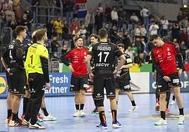 Gestos de desolación entre los jugadores españoles tras la eliminación en el Europeo.