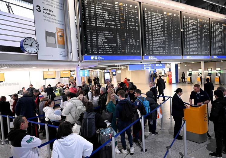 El aeropuerto de Fráncfort sufre centenares de retrasos en sus vuelos por 'Gertrud'.