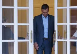 Pedro Sánchez, a las puertas de la Moncloa.