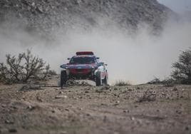 Carlos Sainz, a un paso de la gloria en el Dakar tras un golpe de fortuna