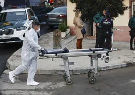 Los servicios funerarios se encaminan a retirar los cuerpos de la casa de Morata