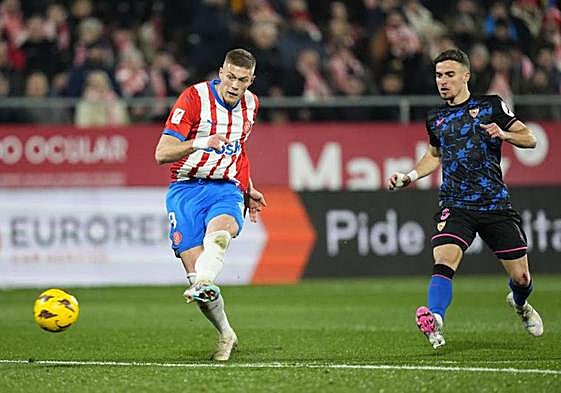 El Girona sostiene el liderato con una manita al Sevilla