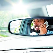 El móvil está prihibido en el coche