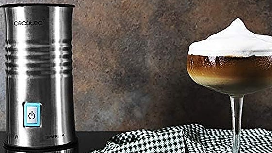 Consigue los cafés más cremosos con este espumador de leche de Cecotec