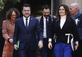 Aragonès, acompañado de Laura Vilagrà a su llegada a la reunión semanal del gobierno catalán.