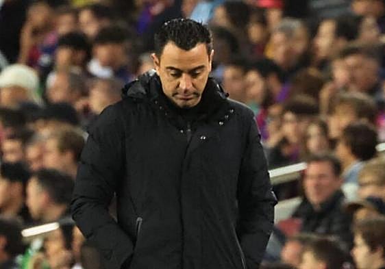 Pillan a Xavi cometiendo una infracción de tráfico grave al salir del entrenamiento: puede costarle 200 euros y 6 puntos
