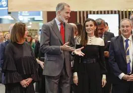 Los Reyes y el ministro de Turismo en Fitur.