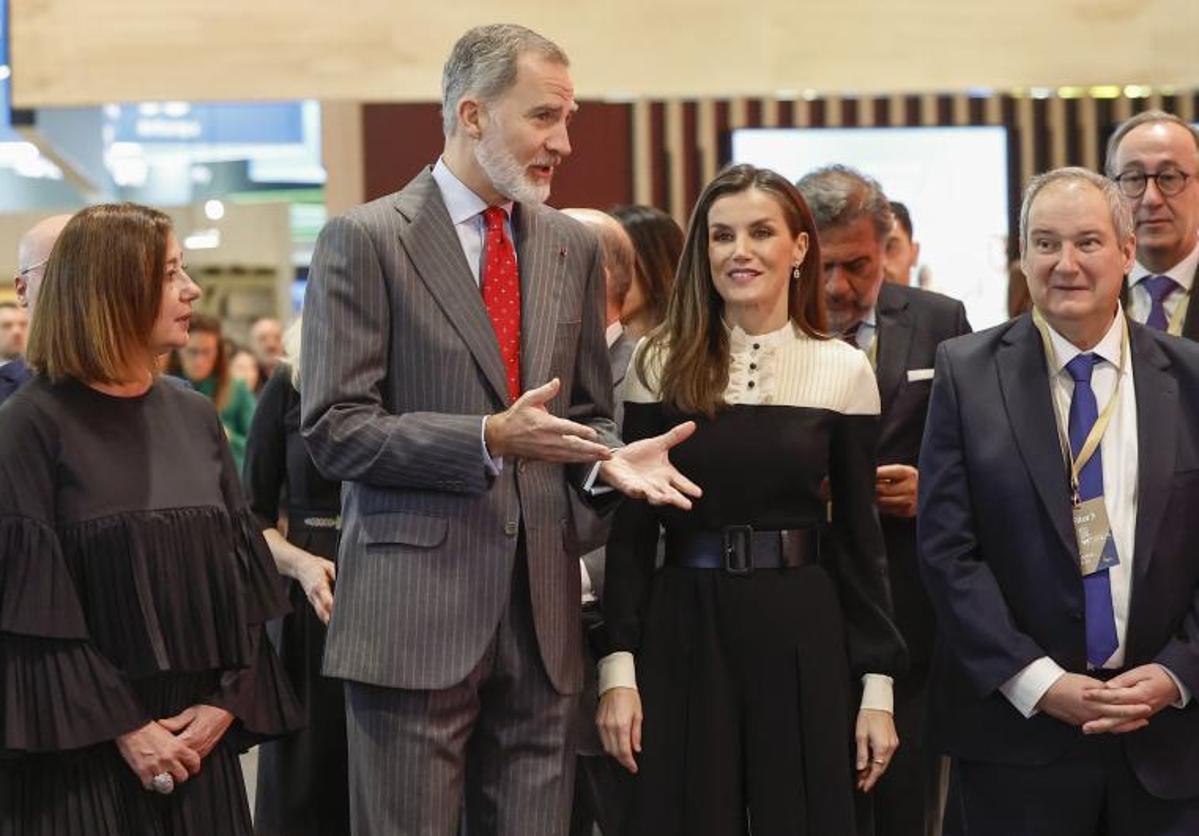 Los Reyes y el ministro de Turismo en Fitur.