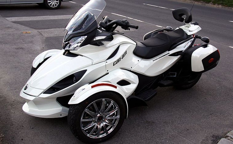 Imagen principal - Can-Am Spyder, Peugeot Metropolis y Yamaha Tricity