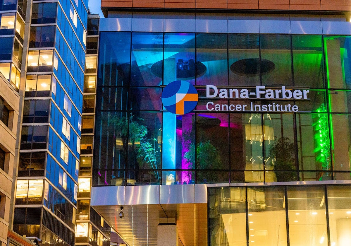 Fachada del centro de investigación y tratamiento del cáncer Dana-Farber, en Boston, EE UU.