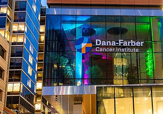 Fachada del centro de investigación y tratamiento del cáncer Dana-Farber, en Boston, EE UU.