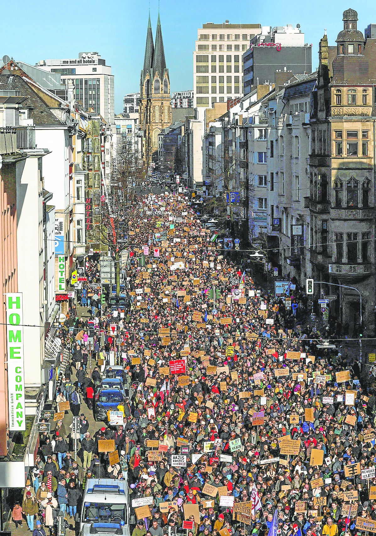 Unas 100.000 personas marcharon ayer en Düsseldorf.