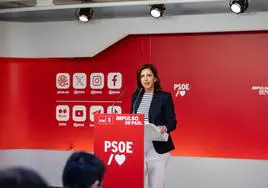 La portavoz del PSOE, Esther Peña, este lunes en una comparecencia en la sede del partido, en Ferraz.