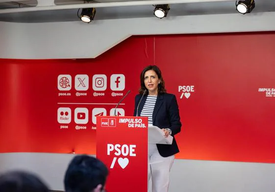 La portavoz del PSOE, Esther Peña, este lunes en una comparecencia en la sede del partido, en Ferraz.