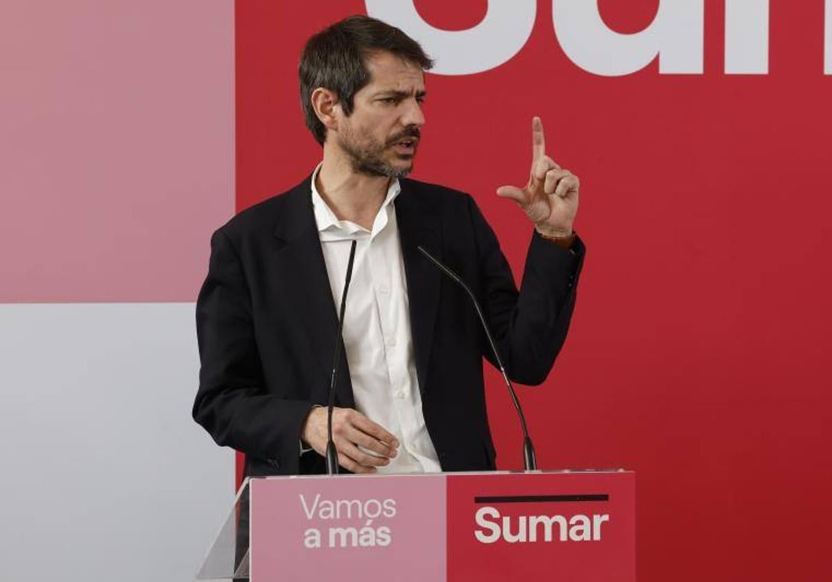 El portavoz de Sumar, Ernest Urtasun, durante su rueda de prensa de este lunes.