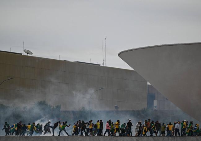 Simpatizantes de Bolsonaro, durante el asalto al Congreso en enero de 2023 en Brasilia.