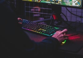 Dale un toque futurista a tu setup gamer con estos accesorios de iluminación RGB