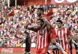 Baptistao (i) celebra un gol con el Almería la temporada pasada