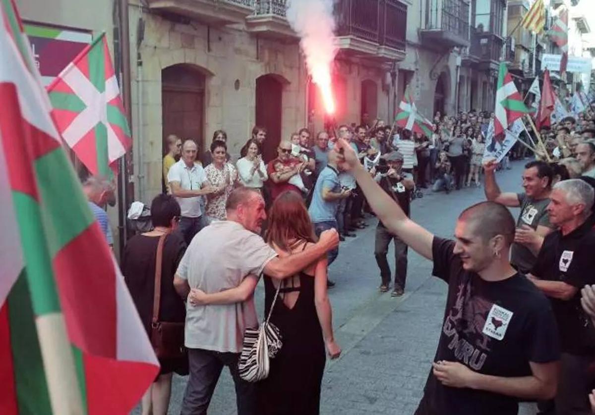 Recibimiento en Oñati (Guipúzcoa) al preso de ETA Xabier Ugarte, uno de los secuestradores de Ortega Lara