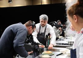 Davit Narimanishvili, durante el cocinado.