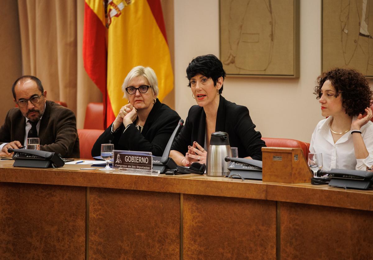 La ministra de Inclusión, Seguridad Social y Migraciones, Elma Saiz, durante la última comisión del área