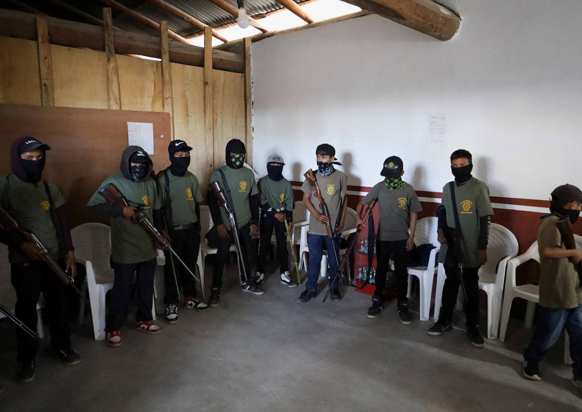 Imagen secundaria 1 - Niños de menos de 15 años para luchar contra la violencia en México