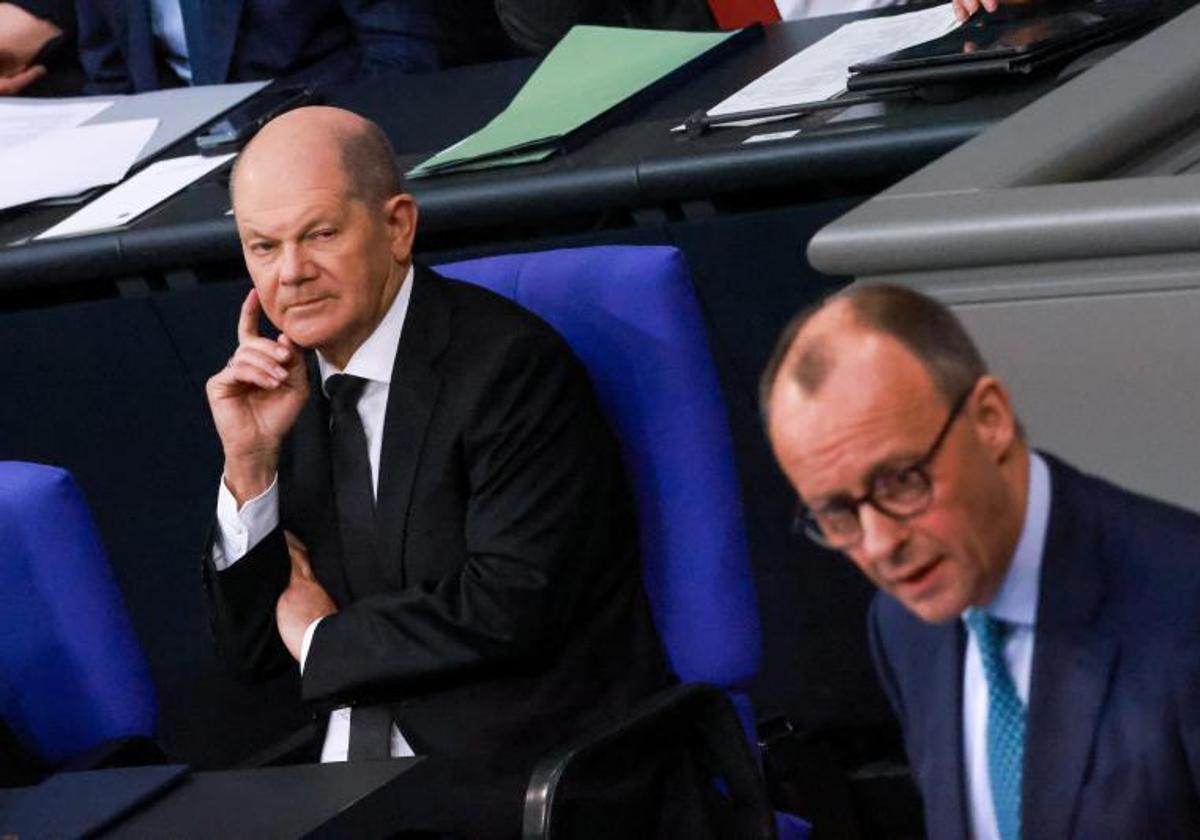 El líder de la CDU, Friedrich Merz, y el canciller federal, Olaf Scholz, este miércoles en el Bundestag.