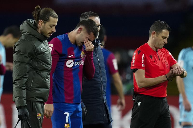 Ferran Torres se retira lesionado durante del partido contra Osasuna