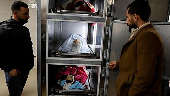 «Entraron en su habitación y les dieron cinco tiros en sus camas»