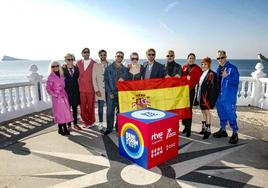 Los aspirantes a representar a España en Eurovisión posan en Benidorm antes de la final.