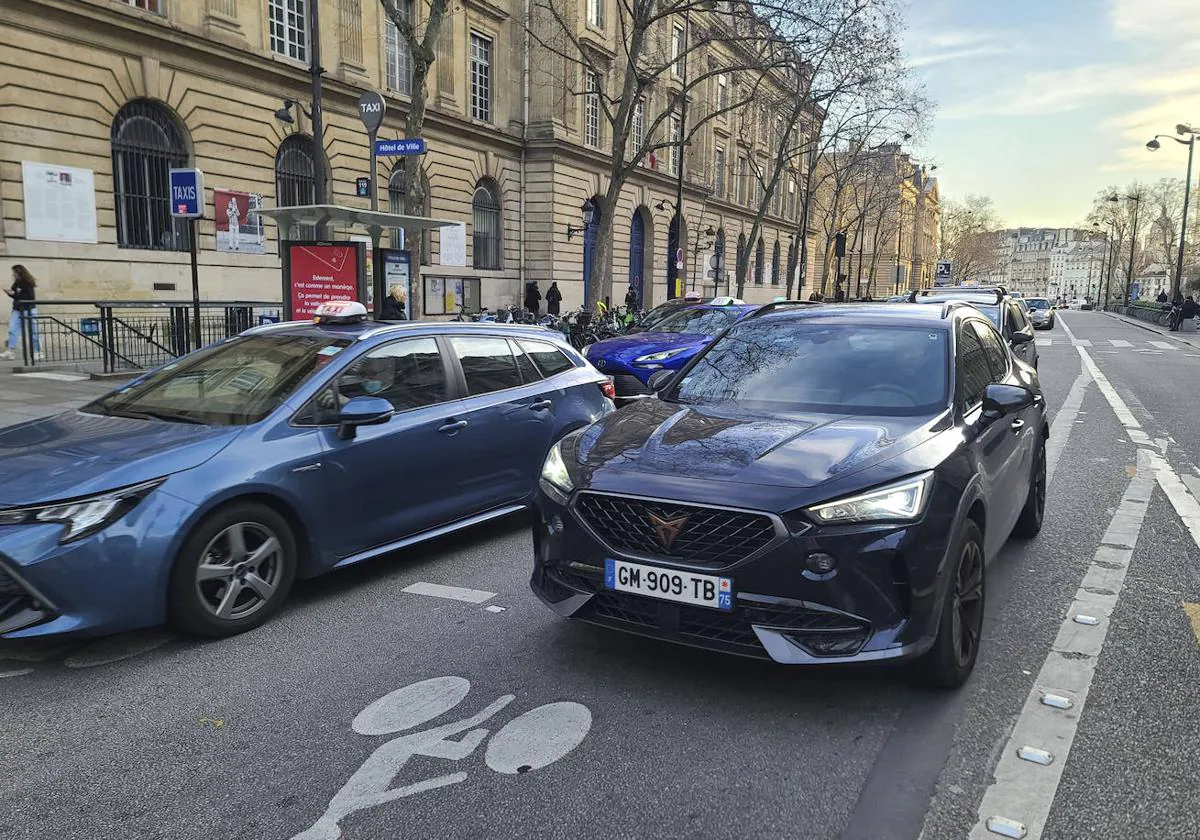 Los parisinos aprueban en referéndum triplicar la tarifa de aparcamiento para los SUV no residentes
