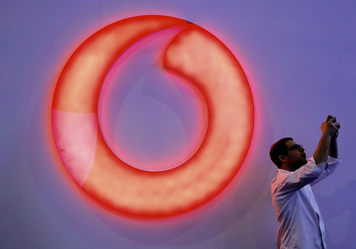 Vodafone factura casi 1.000 millones en España y alivia las cuentas antes de la venta a Zegona