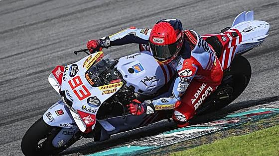 Las MotoGP vuelan en Sepang y Márquez se pone el mono de trabajo