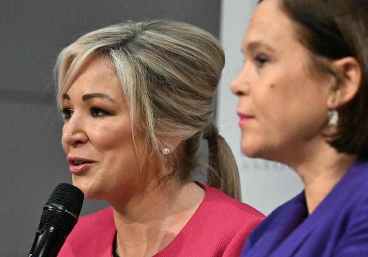 Las líderes del Sinn Féin, Mary Lou McDonald y Michelle O´Neill, en la conferencia de prensa de este jueves en Londres.