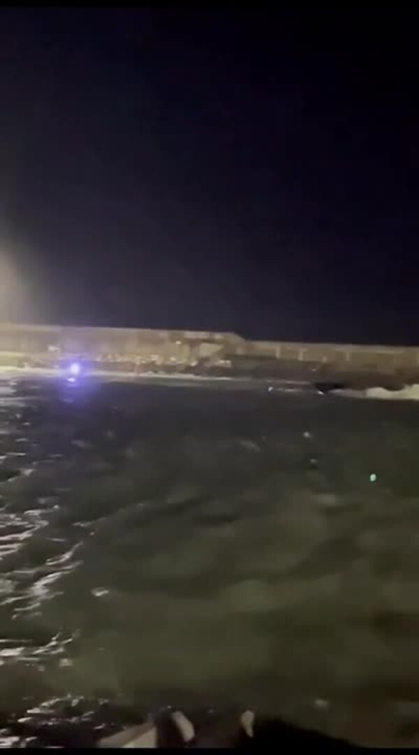 Mueren dos guardias civiles arrollados por una narcolancha en Cádiz