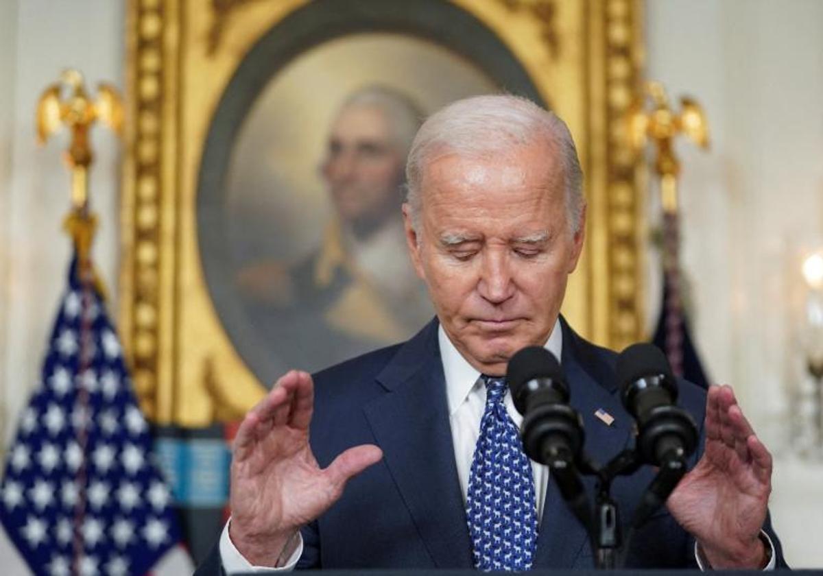 Biden gestualiza durante la rueda de prensa, en pleno enfado por las manifestaciones del fiscal y de parte de la prensa sobre sus lapsus.