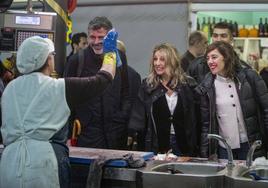 Yolanda Díaz visita este viernes junto a la candidata de Sumar a la Xunta de Galicia, Marta Lois, el mercado de Cangas do Morrazo, en Pontevedra.