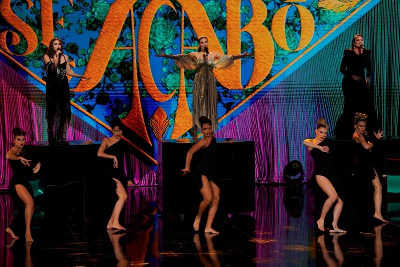 Maria Jose Llergo, India Martinez y Nina Pastori, en una interpretación en la gala