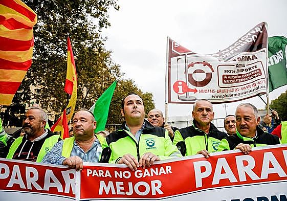 Manuel Hernández, líder de Plataforma para la Defensa del Transporte, manifestándose en Madrid en 2022.