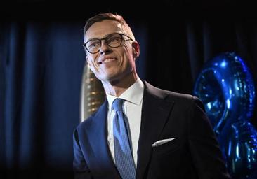 Finlandia elige al conservador Stubb para una presidencia orientada a la OTAN
