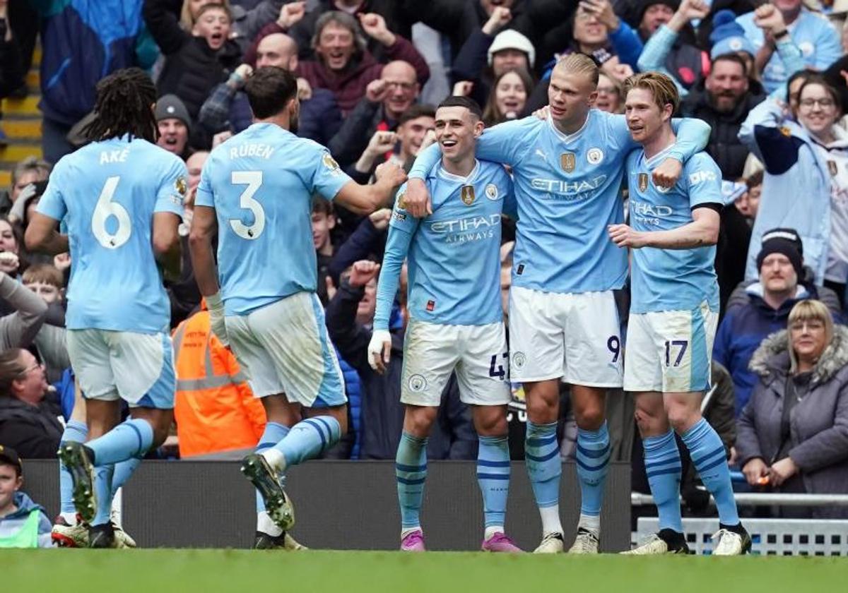 Los jugadores del City celebran uno de sus últimos triunfos.